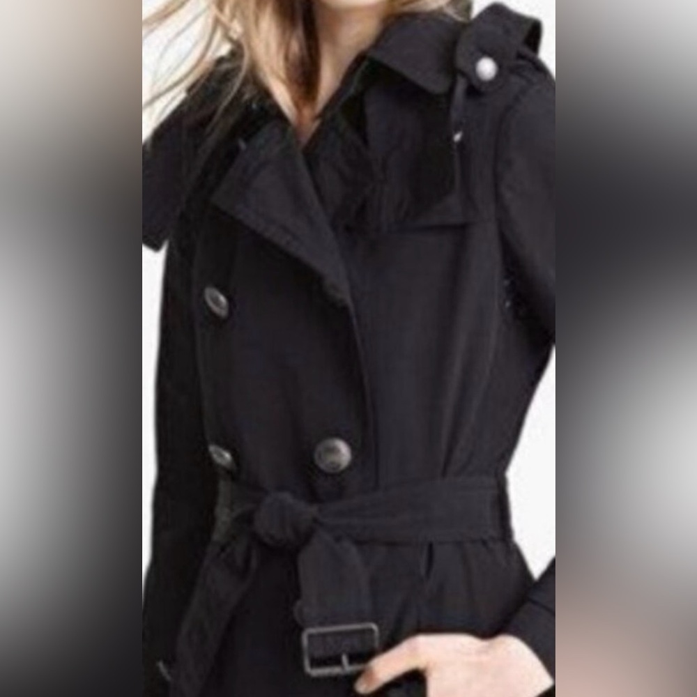 Burberry Brit trench coat - color brown
Metal buttons USA size 10
